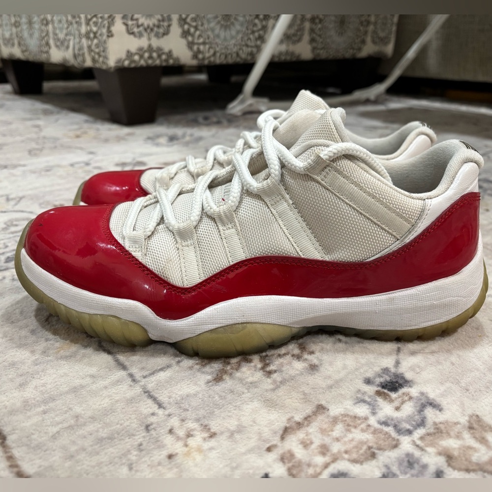 Jordan 11 Low Cherry men’s 9.5